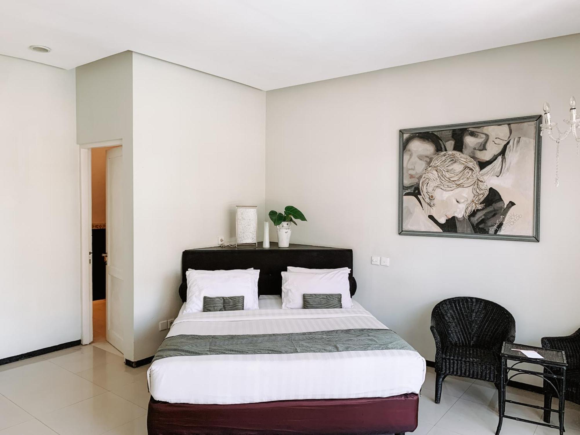 Готель Casa Artista By Kresna Hospitality Семіньяк Екстер'єр фото