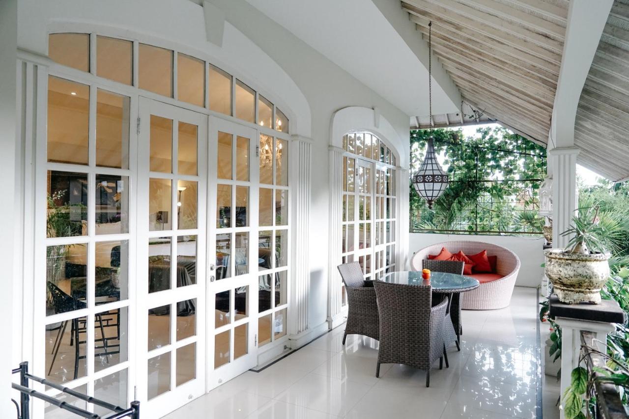 Готель Casa Artista By Kresna Hospitality Семіньяк Екстер'єр фото